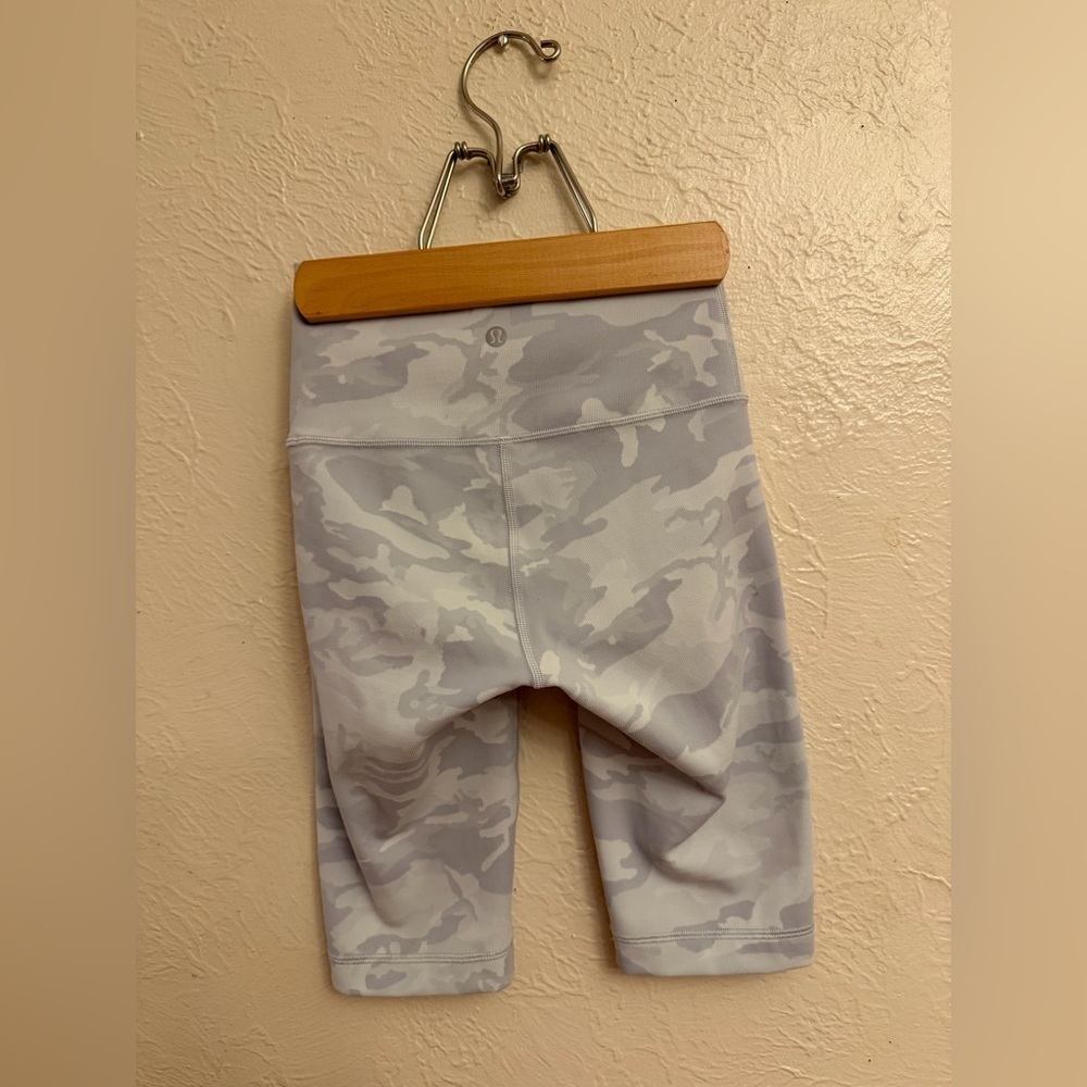 Lululemon Athletica shorts - Picture 7 of 8